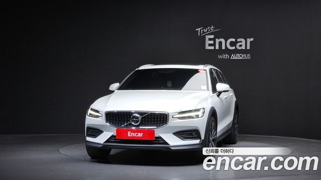Volvo V60 B5 Pro AWD — пробег 33 545 км — фото 3 из 5