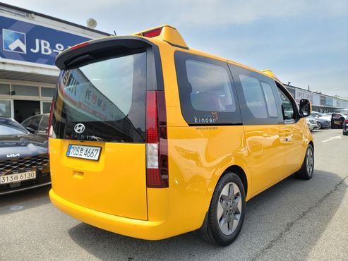 Hyundai Staria L3.5 Kinder Safety Car 15-Seater — пробег 39 347 км — фото 3 из 5