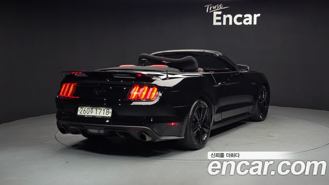 Ford Mustang Convertible — пробег 76 410 км — фото 2 из 5