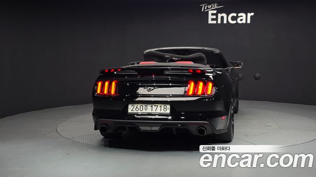Ford Mustang Convertible — пробег 76 410 км — фото 4 из 5