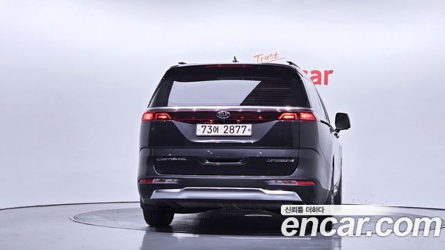 Kia Carnival 11-Seater Signature — пробег 60 708 км — фото 4 из 5