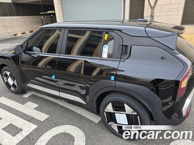 Kia EV3 Standard 2WD Air — пробег 3 800 км — фото 2 из 5