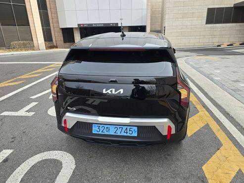 Kia EV3 Standard 2WD Air — пробег 3 800 км — фото 3 из 5