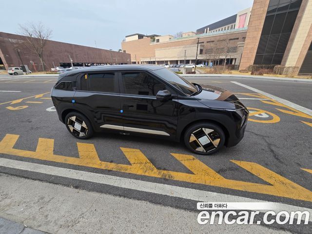 Kia EV3 Standard 2WD Air — пробег 3 800 км — фото 4 из 5