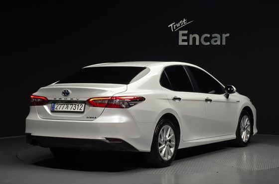 Toyota Camry 2.5 LE Hybrid — пробег 48 816 км — фото 2 из 5