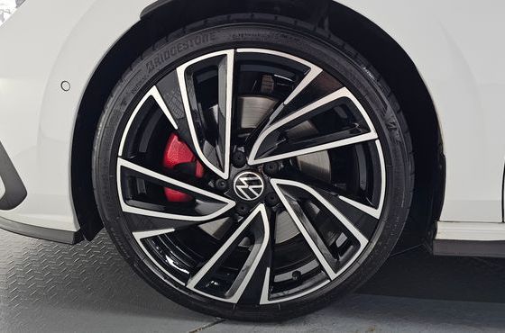 Volkswagen Golf 2.0 GTI — пробег 8 763 км — фото 5 из 5
