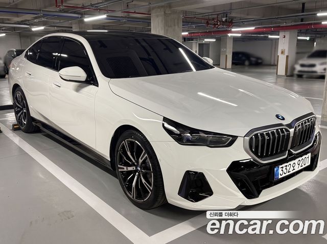 BMW 5-Series 530i xDrive M Sport — пробег 982 км — фото 2 из 5