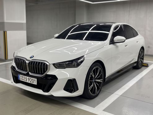BMW 5-Series 530i xDrive M Sport — пробег 982 км — фото 3 из 5