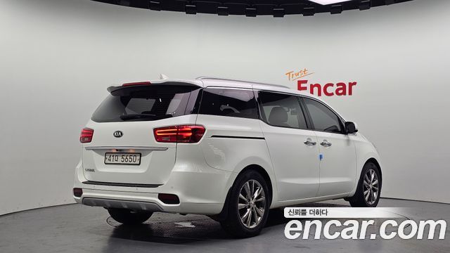 Kia Carnival из Кореи Encar