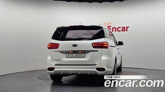 Kia Carnival из Кореи Encar