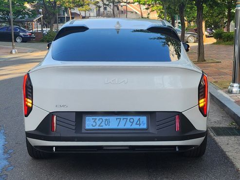 Kia EV4 Long Range 2WD Earth — пробег 726 км — фото 4 из 5