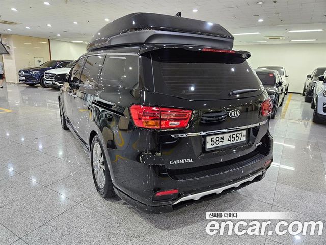 Kia Carnival 9-Seater Hi-Limousine Noblesse Special — пробег 235 376 км — фото 3 из 5