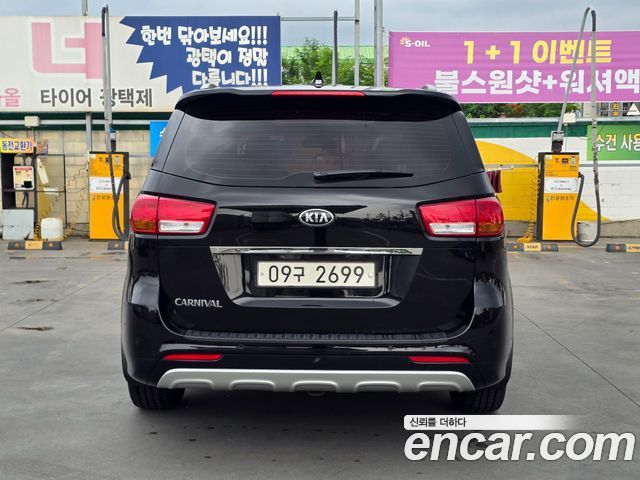 Kia Carnival 9-seater Prestige — пробег 92 000 км — фото 3 из 5
