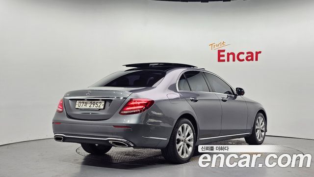 Mercedes-Benz E-Class из Кореи Encar