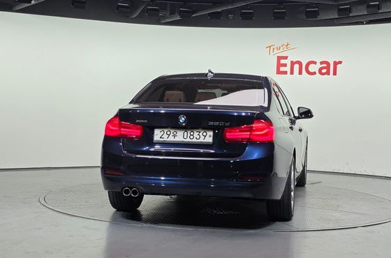 BMW 3-Series 320d xDrive — пробег 93 546 км — фото 4 из 5