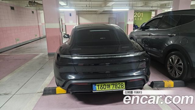 Porsche Taycan Base 4 — пробег 13 000 км — фото 4 из 5