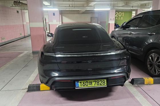 Porsche Taycan Base 4 — пробег 13 000 км — фото 4 из 5