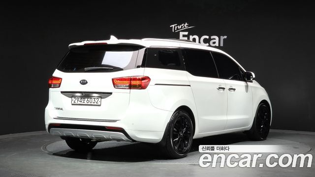 Kia Carnival из Кореи Encar