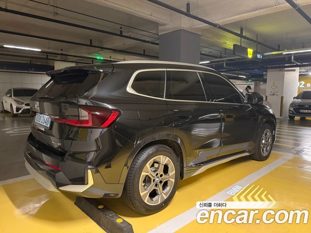 BMW iX1 xDrive 30 xLine — пробег 524 км — фото 3 из 5