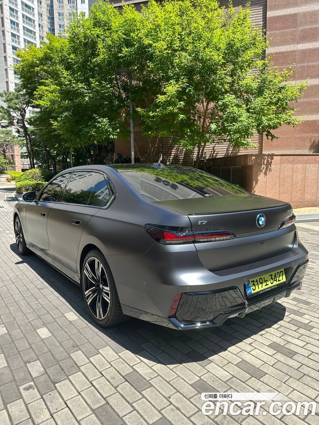 BMW i7 xDrive 60 Freeze Seoul Edition — пробег 6 500 км — фото 2 из 5