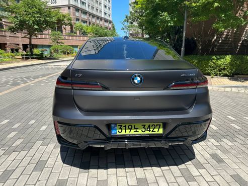 BMW i7 xDrive 60 Freeze Seoul Edition — пробег 6 500 км — фото 4 из 5