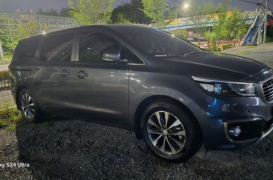 Kia Carnival 9-seater Luxury — пробег 188 991 км — фото 3 из 5