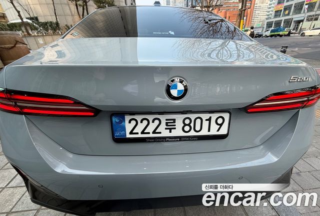 BMW 5-Series 520i M Sport — пробег 1 500 км — фото 5 из 5