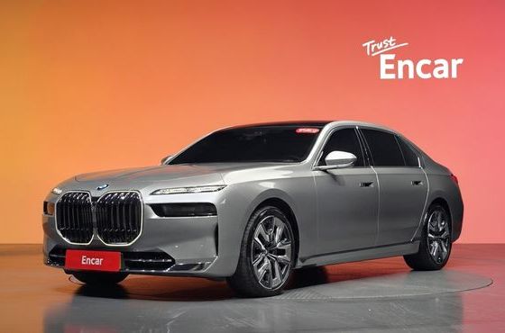 BMW 7-Series 740i xDrive Classic Silver Edition — пробег 12 984 км — фото 1 из 5
