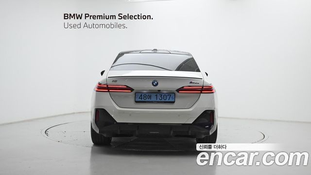 BMW i5 M60 xDrive — пробег 34 105 км — фото 4 из 5