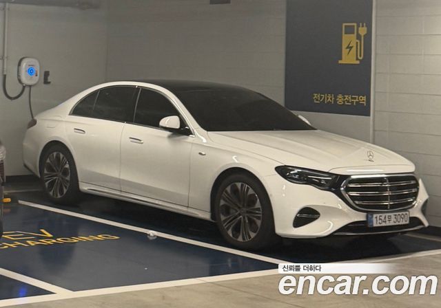 Mercedes-Benz E-Class E350e 4MATIC — пробег 21 000 км — фото 1 из 5
