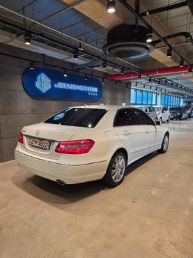 Mercedes-Benz E-Class E300 Elegance — пробег 90 000 км — фото 4 из 5