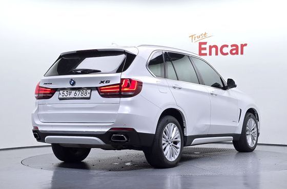 BMW X5 xDrive 40e iPerformance — пробег 114 546 км — фото 2 из 5