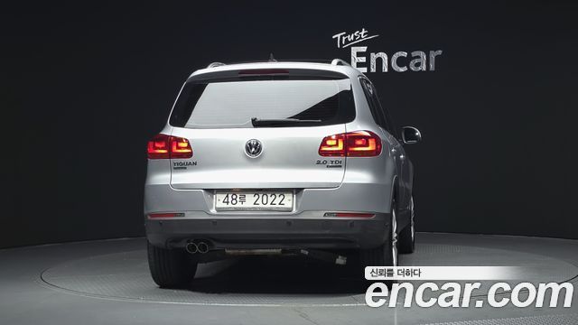 Volkswagen Tiguan 2.0 TDI  Premium 5N — пробег 115 631 км — фото 4 из 5