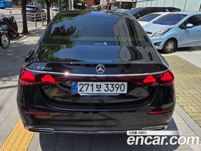 Mercedes-Benz E-Class E200 Avantgarde — пробег 700 км — фото 4 из 5