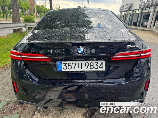 BMW 5-Series 520i M Sport — пробег 2 357 км — фото 4 из 5