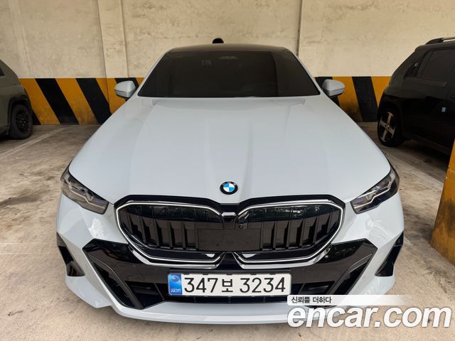 BMW 5-Series 520i M Sport — пробег 1 247 км — фото 2 из 5