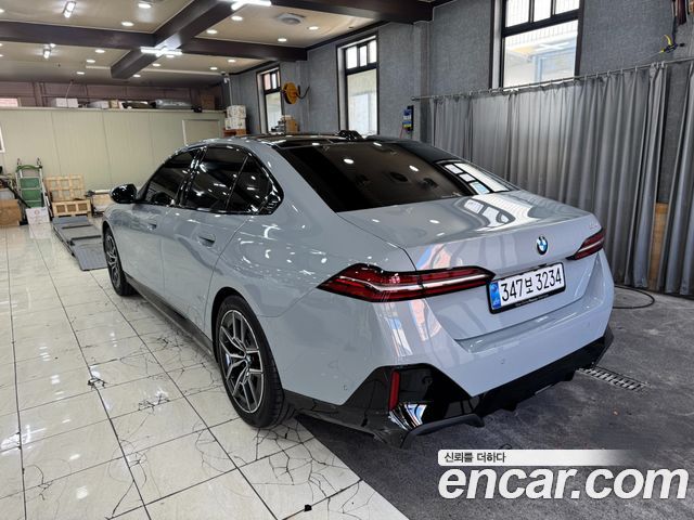 BMW 5-Series 520i M Sport — пробег 1 247 км — фото 3 из 5