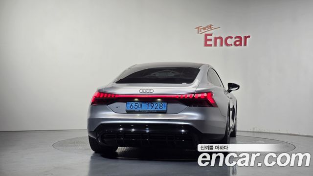 Audi e-tron GT GT quattro Premium — пробег 121 131 км — фото 4 из 5