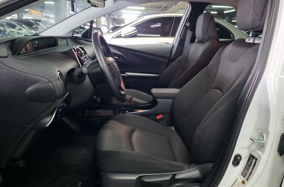 Toyota Prius 1.8 — пробег 64 200 км — фото 5 из 5