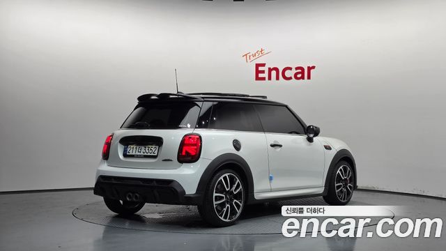 Mini Cooper JCW Launch Pack Third Generation — пробег 33 764 км — фото 2 из 5