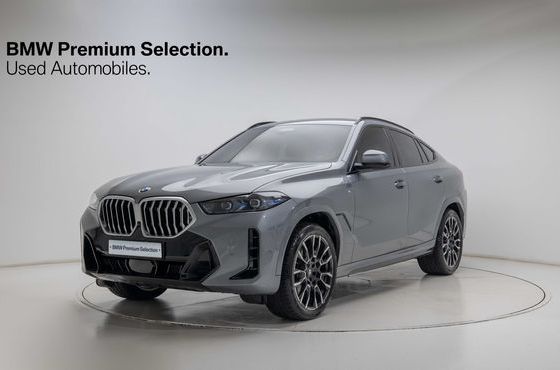 BMW X6 xDrive40i M Sport — пробег 4 810 км — фото 1 из 5