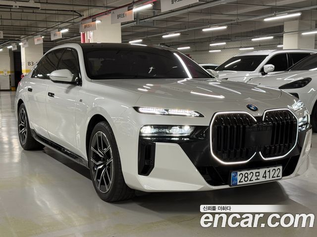 BMW 7-Series 740i xDrive M Sport — пробег 7 000 км — фото 3 из 5
