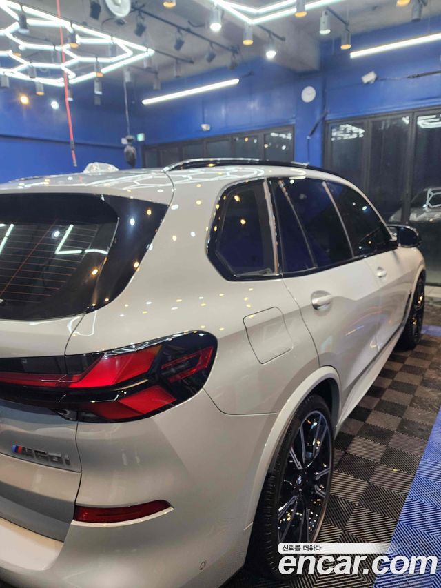 BMW X5 M60i — пробег 32 500 км — фото 3 из 5