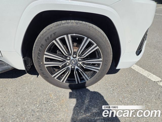 Lexus LX 700h Luxury — пробег 5 518 км — фото 5 из 5