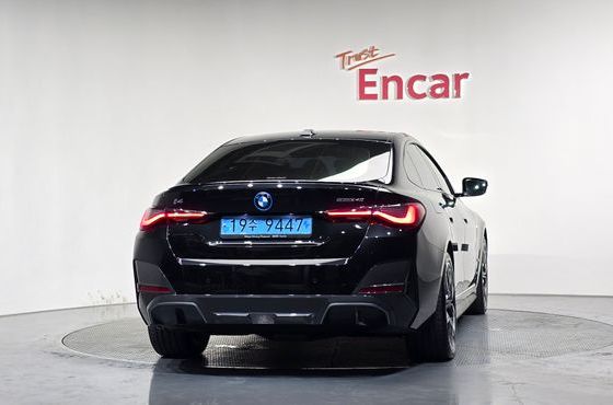 BMW i4 eDrive40 M Sports Pro — пробег 16 500 км — фото 4 из 5
