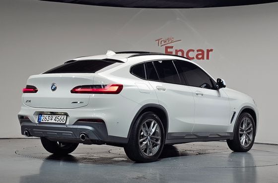 BMW X4 xDrive20i M Sport X — пробег 64 221 км — фото 2 из 5