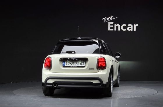 Mini Cooper 5-Door Classic Plus 3rd — пробег 18 061 км — фото 4 из 5