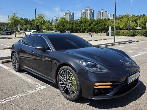 Porsche Panamera 2.9 AWD E-Hybrid — пробег 5 000 км — фото 2 из 5