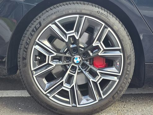 BMW i5 xDrive 40 M Sport Pro — пробег 3 700 км — фото 5 из 5