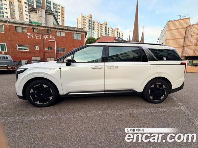 Kia Carnival HEV 9seater Signature — пробег 3 700 км — фото 4 из 5